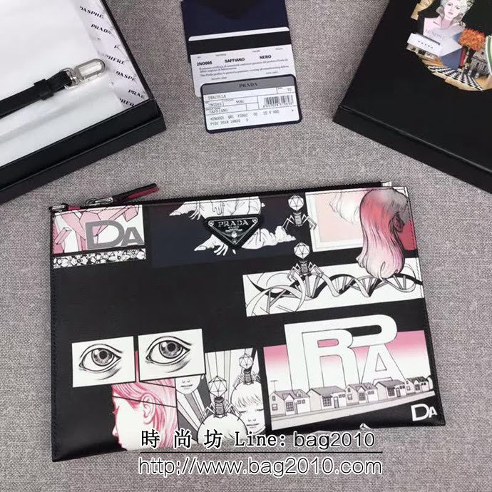 PRADA普拉達 官網同步 2018最新漫畫印象系列 限量版男士手包 2NG005 DD1450